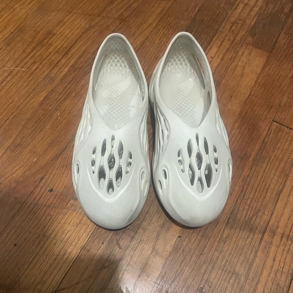Yeezy Foamrunner Size 12 - Picture 3 of 5